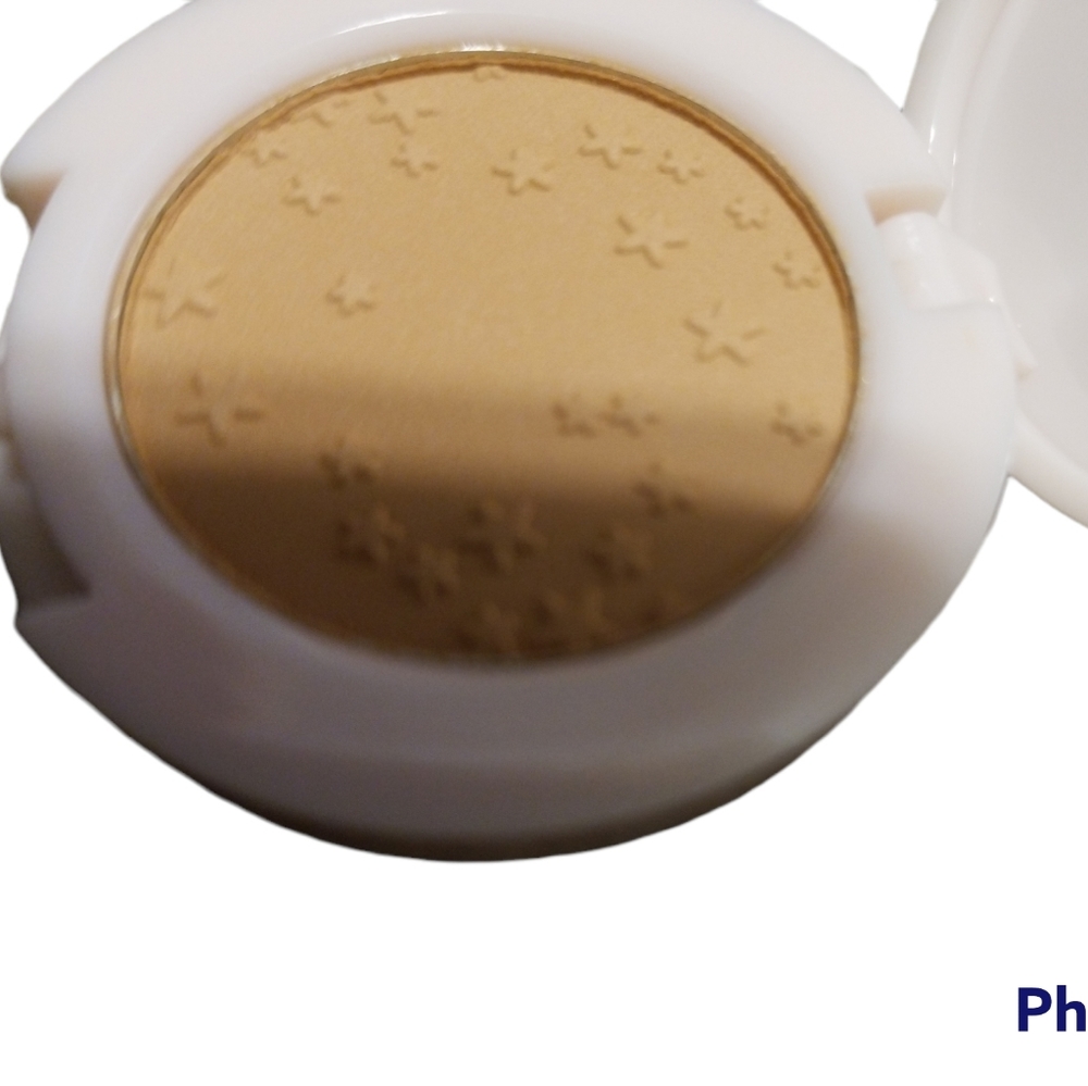 4/25 bundle item. Ciaté London Bamboo Bronzer in Palm Island